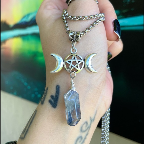 Long chain wrap around moon pentagram & crystal - Picture 7 of 11